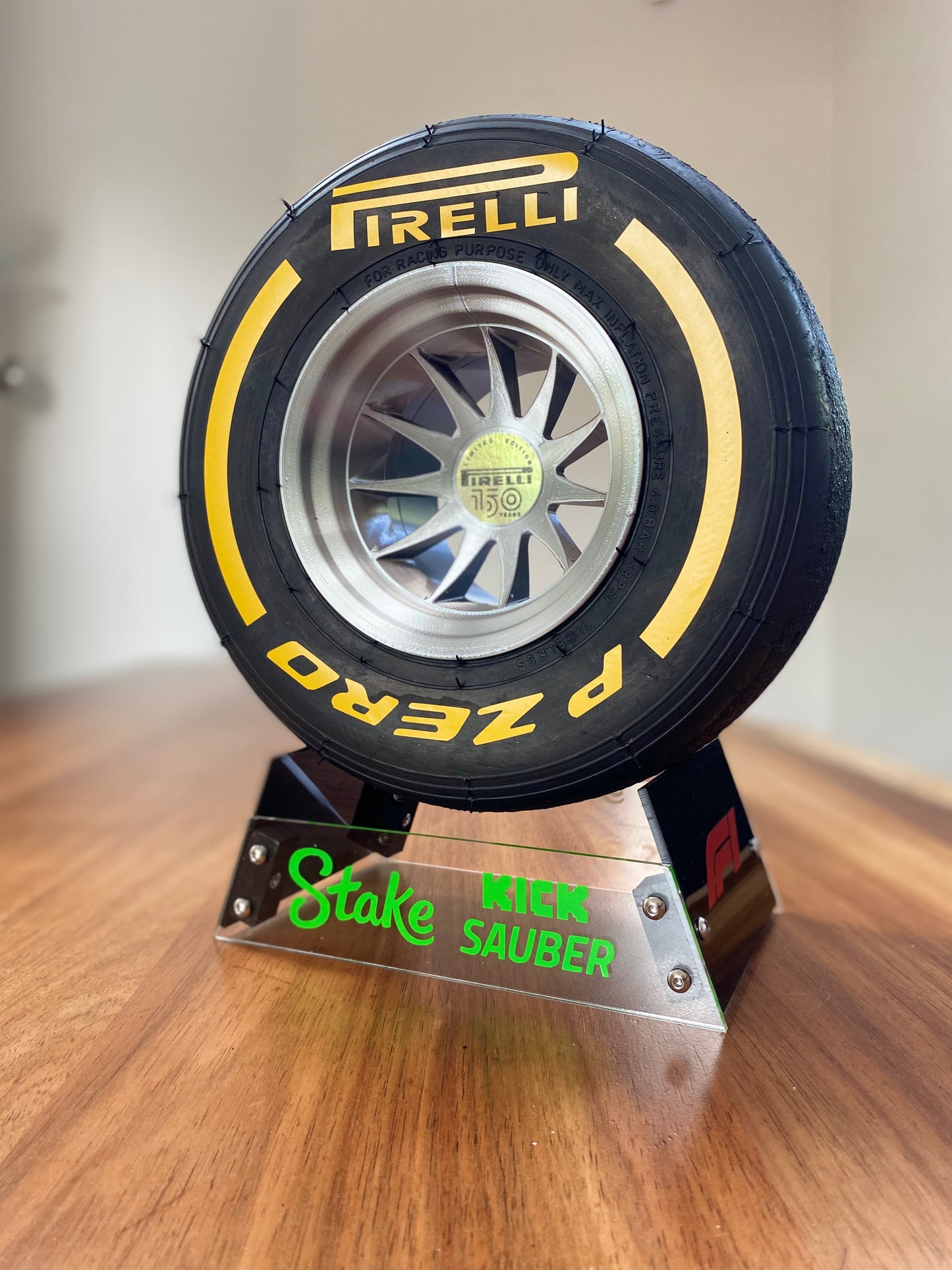 Valtteri Bottas (Sauber) - F1 Tyre with Stand