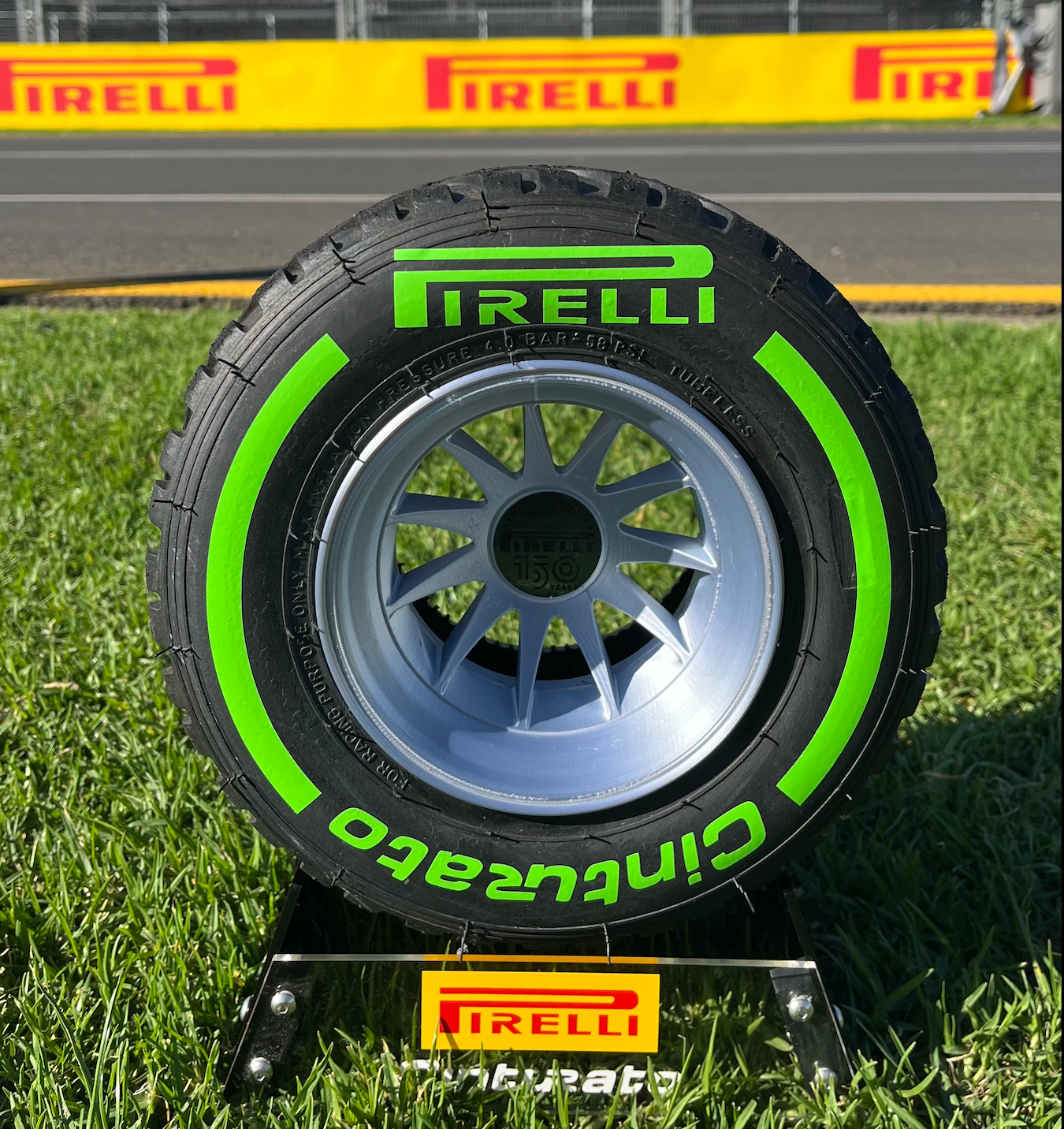 F1 Tyre Current Compounds Set with Stands